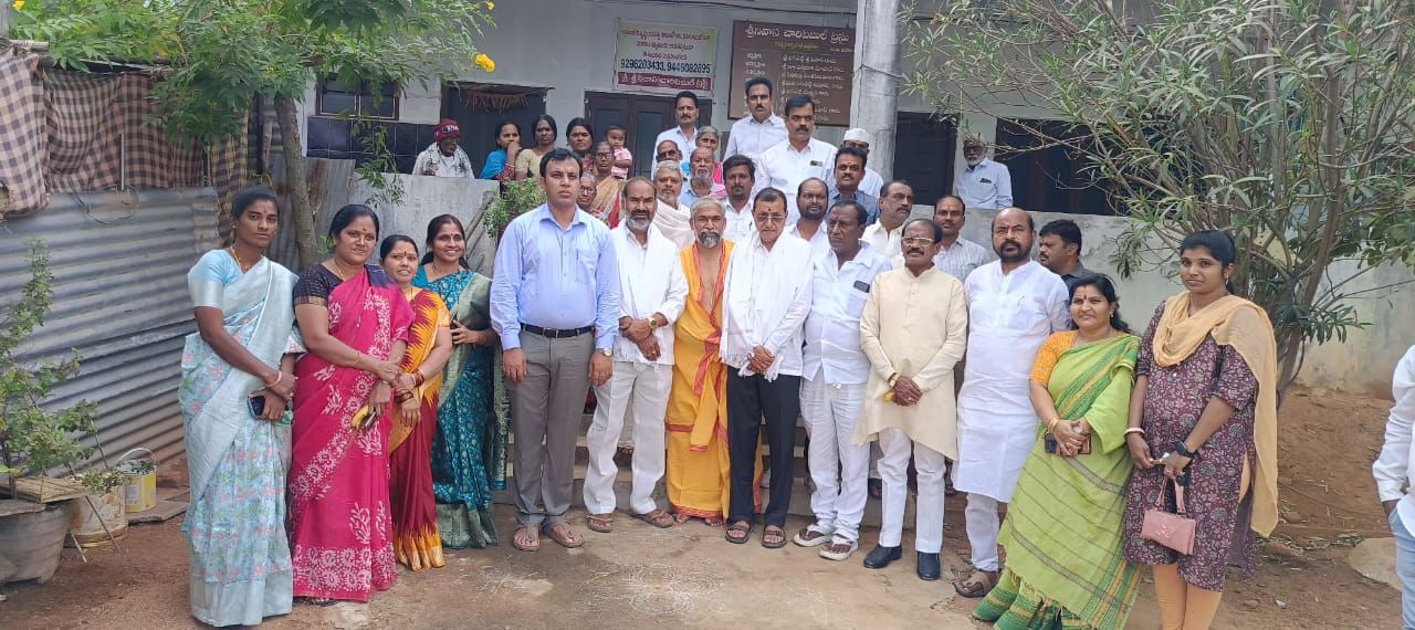 Community group at Srinivasa Charitable Trust
